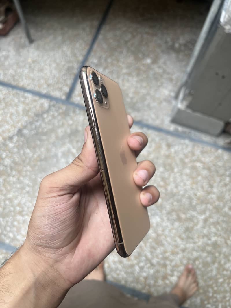 Apple iPhone 11 Pro Max 9