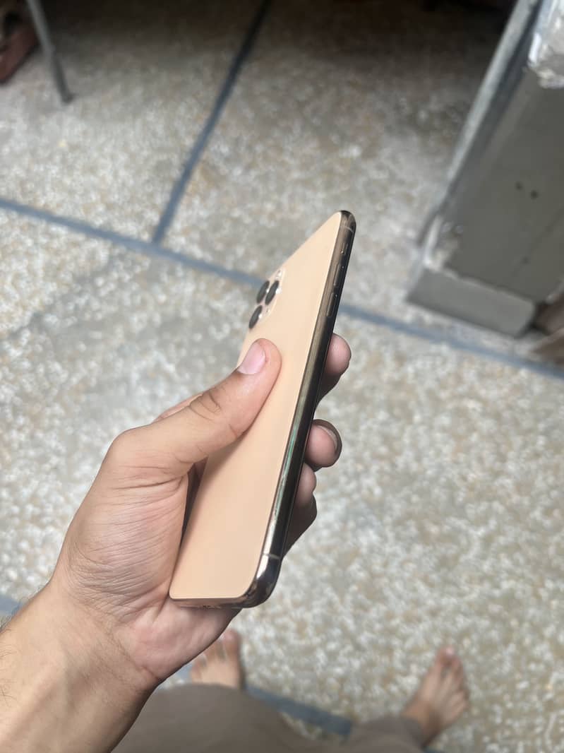 Apple iPhone 11 Pro Max 10