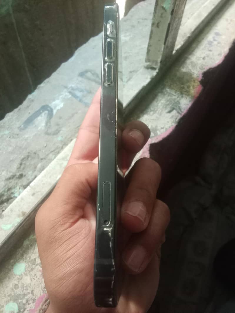 Apple iPhone 12 1