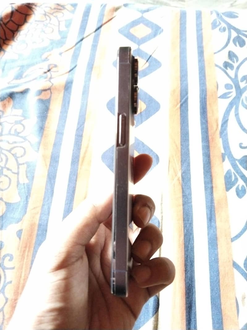 Apple iPhone 14 Pro 2
