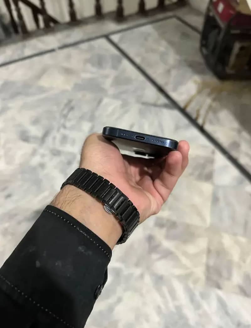 Apple iPhone 15 Pro 3