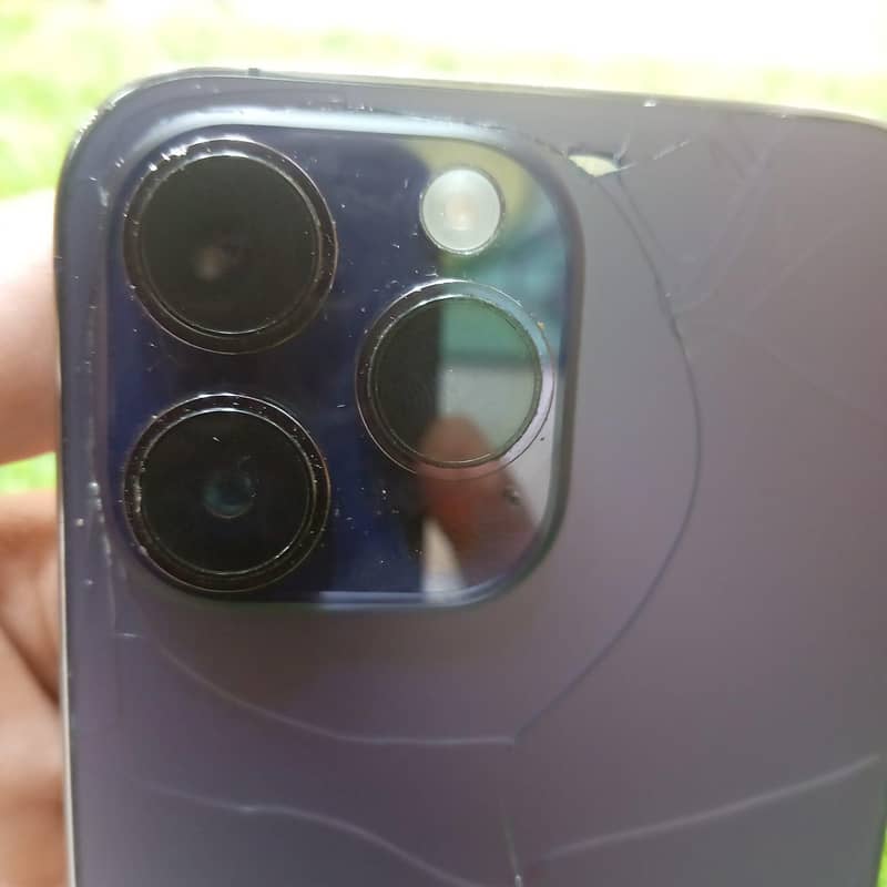 IpIphone 14 pro max non PTA back damaged 1