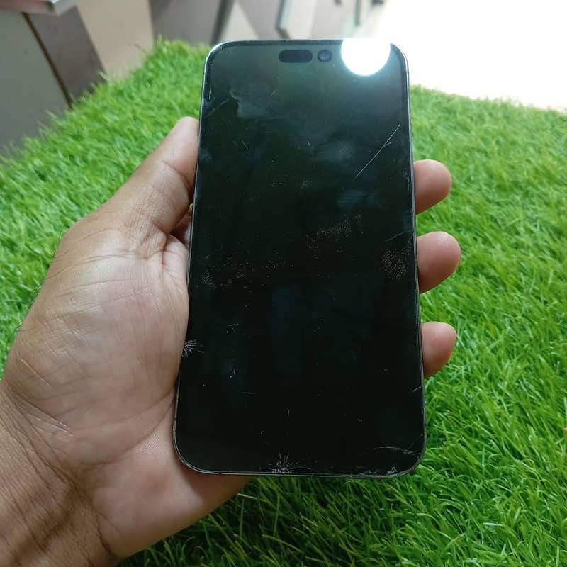 IpIphone 14 pro max non PTA back damaged 4