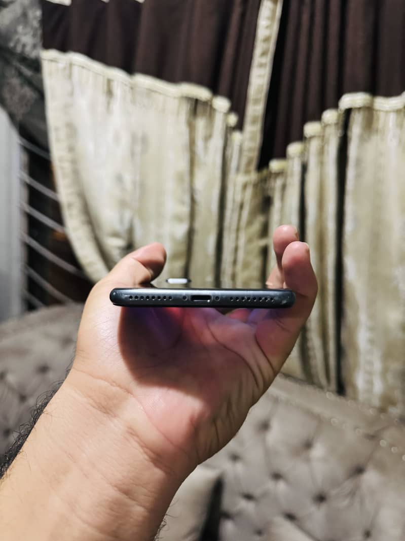 Apple iPhone 8 Plus 5