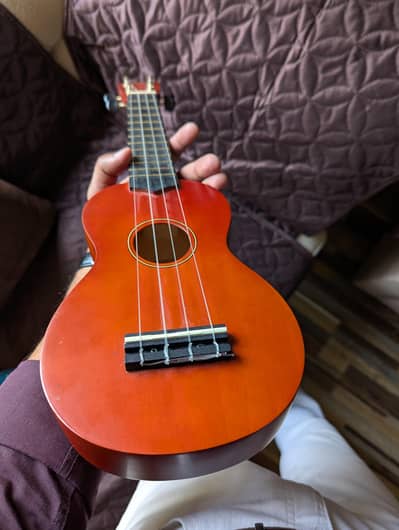 MAHALO UKULELE BRANDED GUITAR PRO SOUND