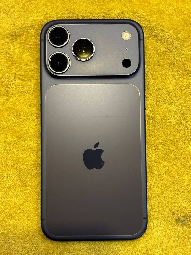 Apple iPhone 17 Pro Max 4