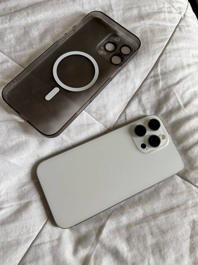 Apple iPhone 16 Pro Max 1