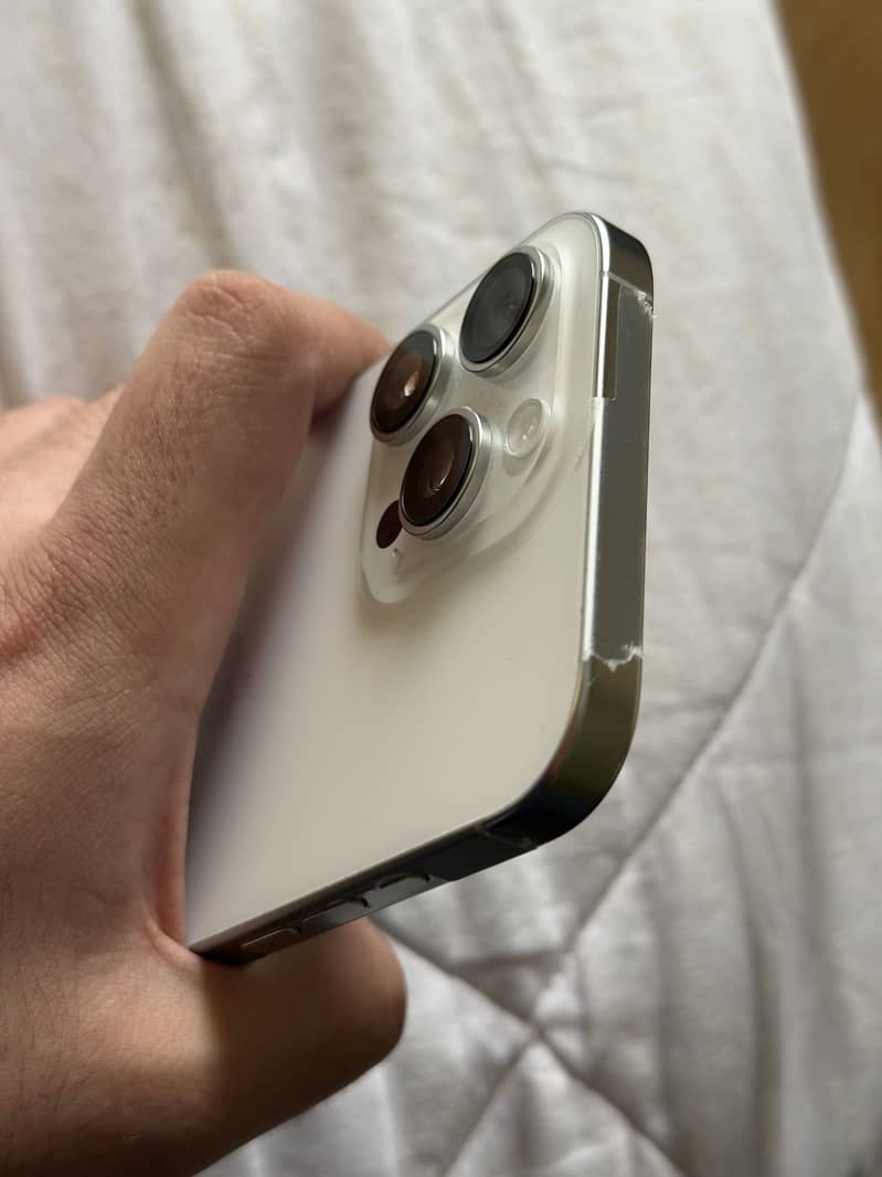 Apple iPhone 16 Pro Max 2