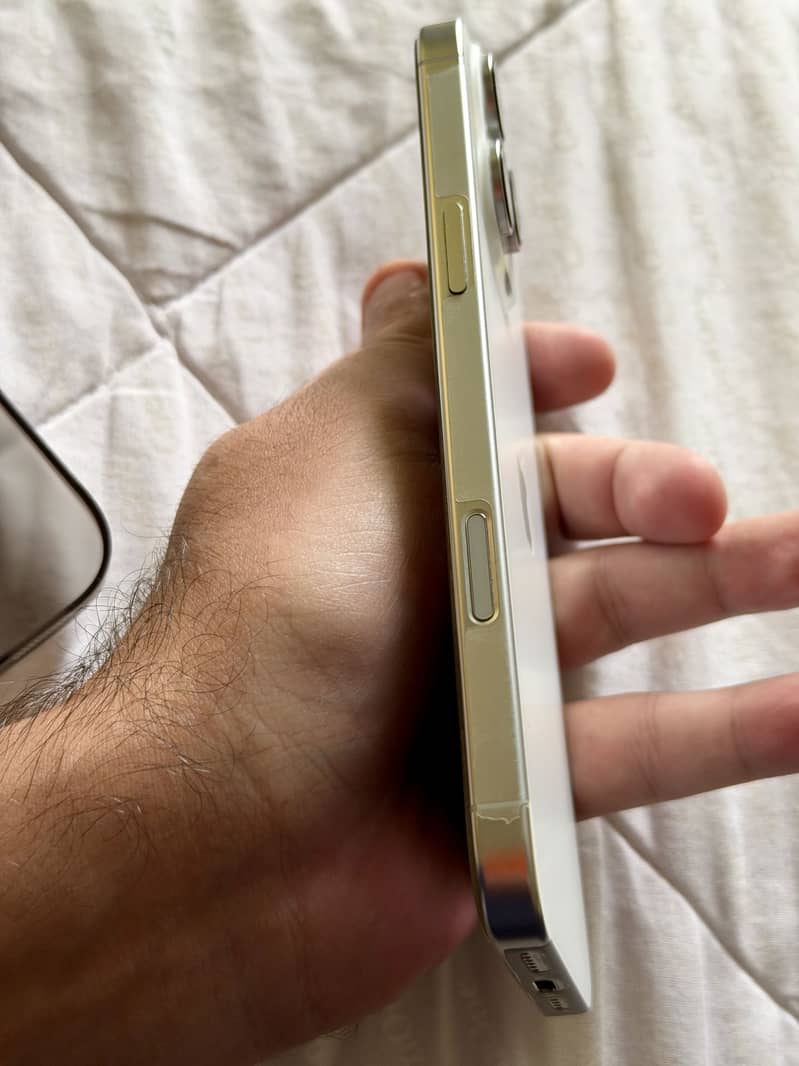 Apple iPhone 16 Pro Max 5