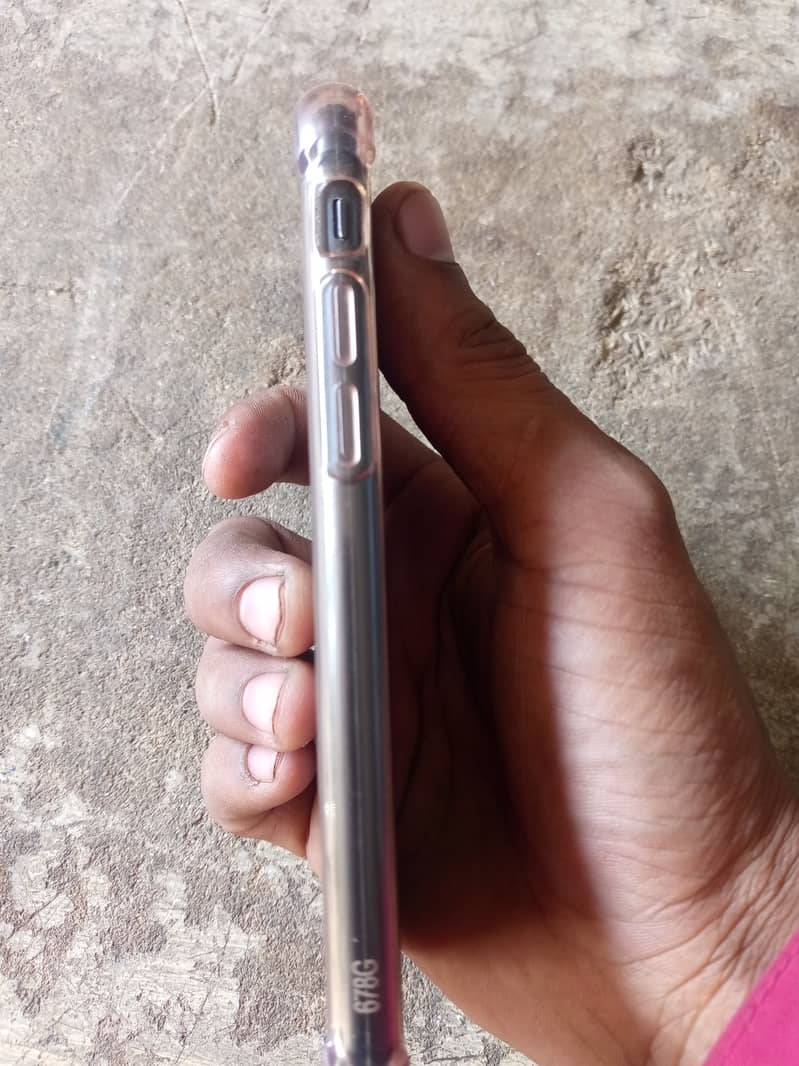 Apple iPhone 8 4