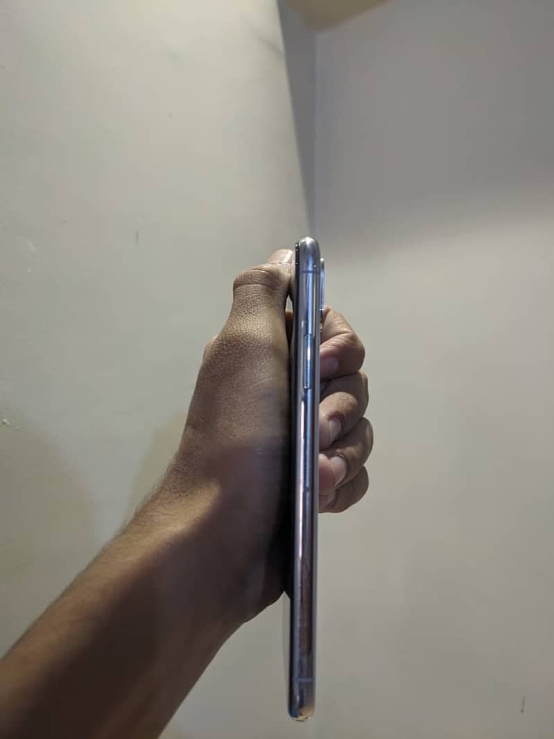 Apple iPhone X 3