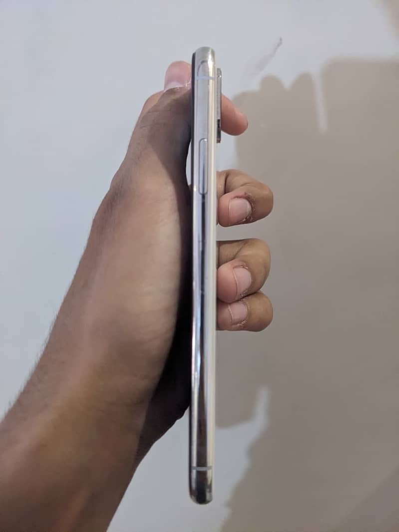 Apple iPhone X 4