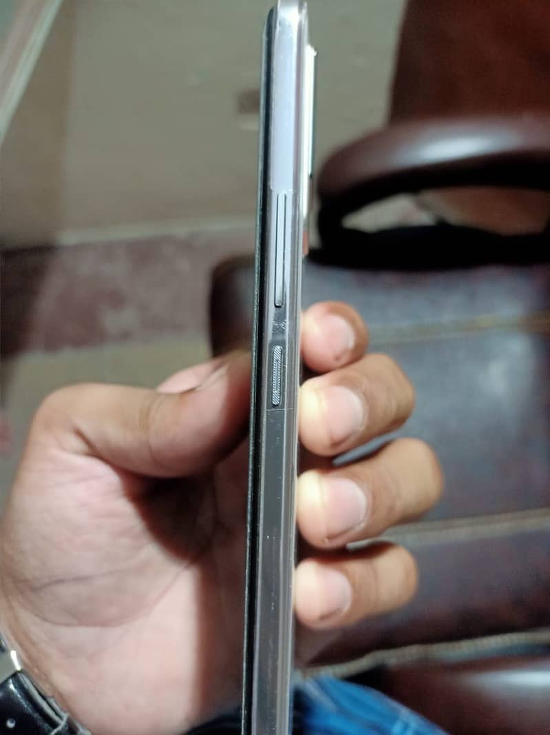 Vivo V21 4