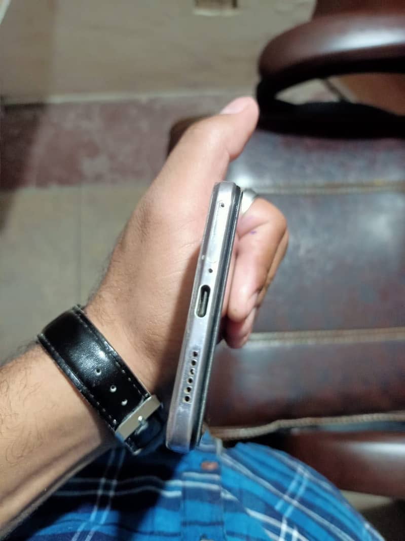 Vivo V21 6
