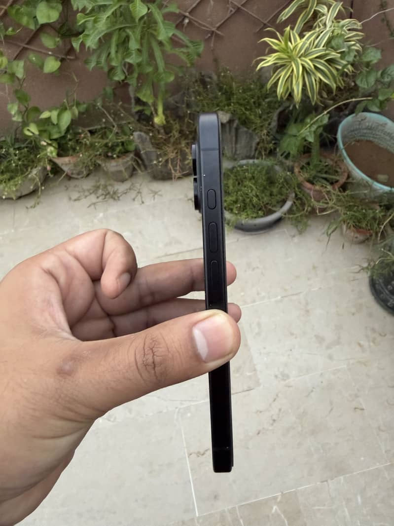 Apple iPhone 16 2