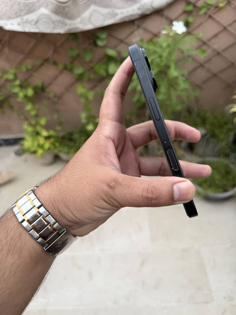 Apple iPhone 16 3