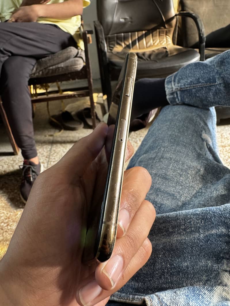 Apple iPhone 11 Pro 1