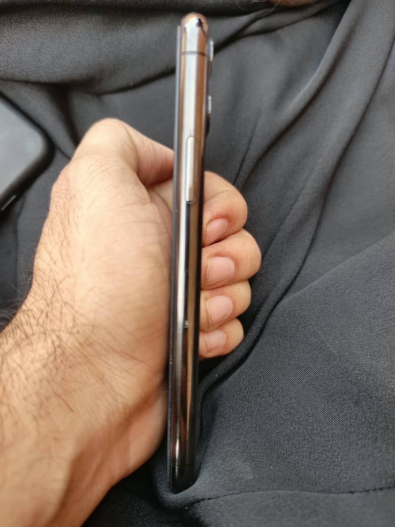 Apple iPhone 11 Pro 2