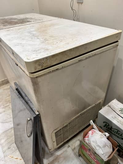 Deep freezer