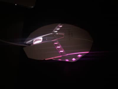 New gaming mouse for sale white colour with 6 buttons