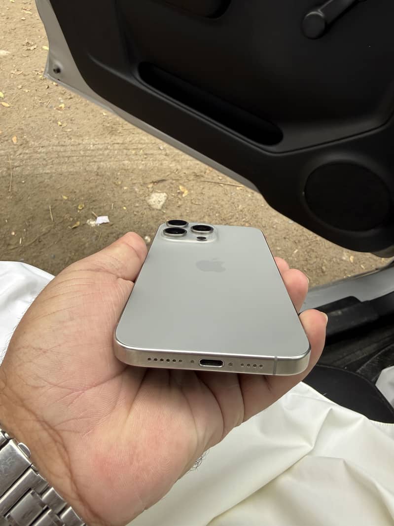 Apple iPhone 15 Pro Max 1