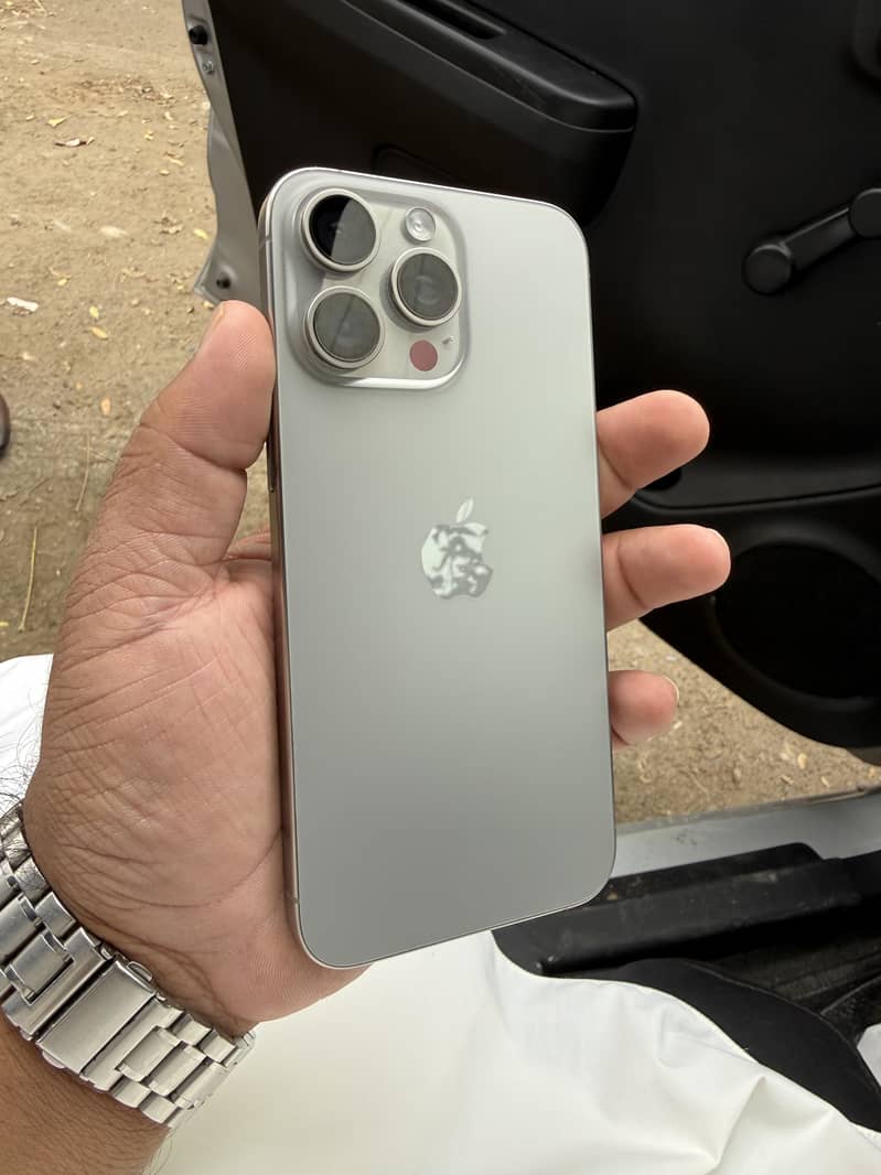 Apple iPhone 15 Pro Max 2