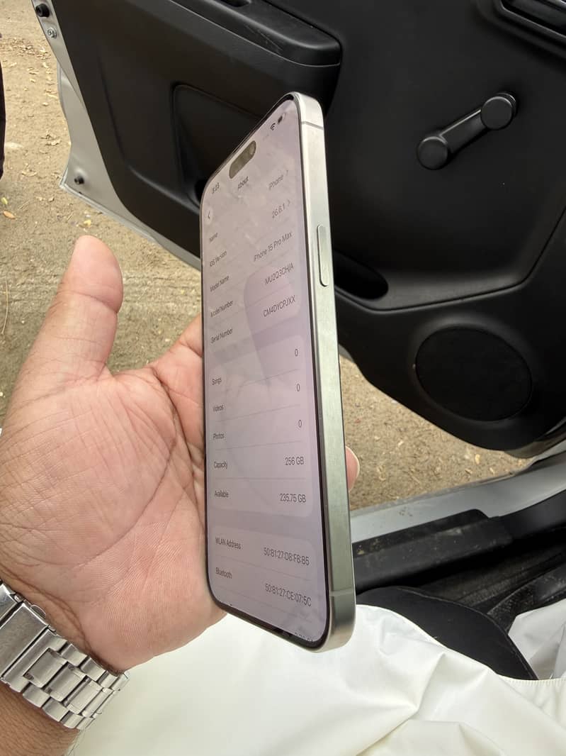 Apple iPhone 15 Pro Max 3