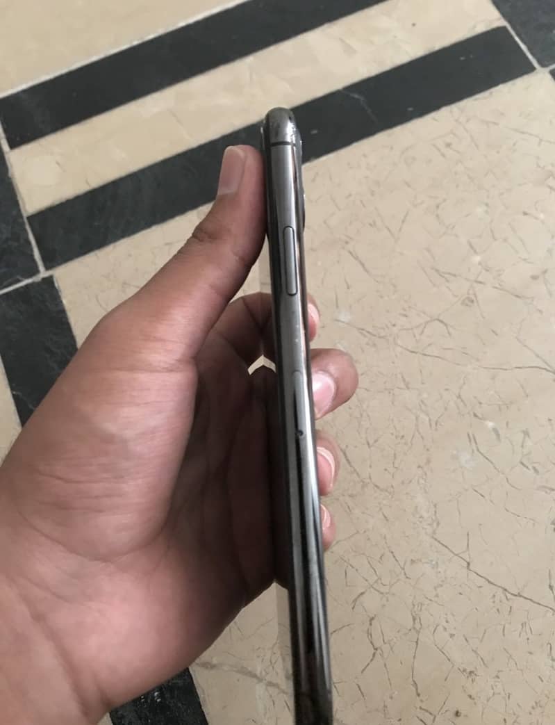 Apple iPhone 11 Pro Max 0