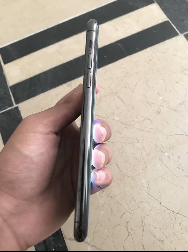 Apple iPhone 11 Pro Max 2