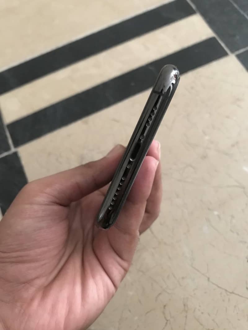 Apple iPhone 11 Pro Max 4