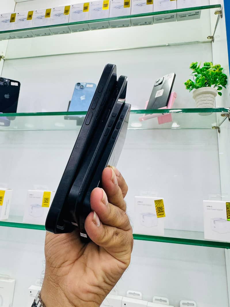 Apple iPhone 16 1