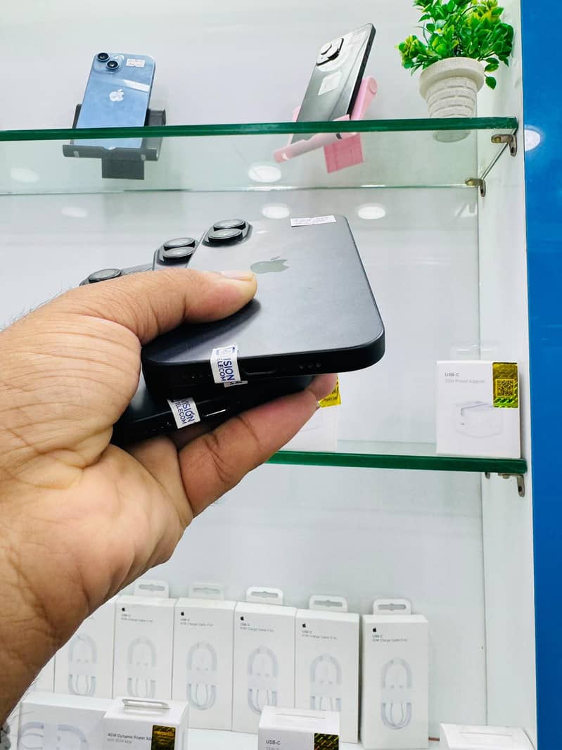 Apple iPhone 16 4