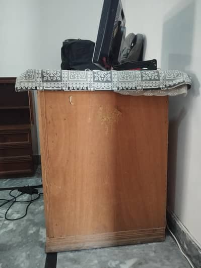 Wooden computer table
