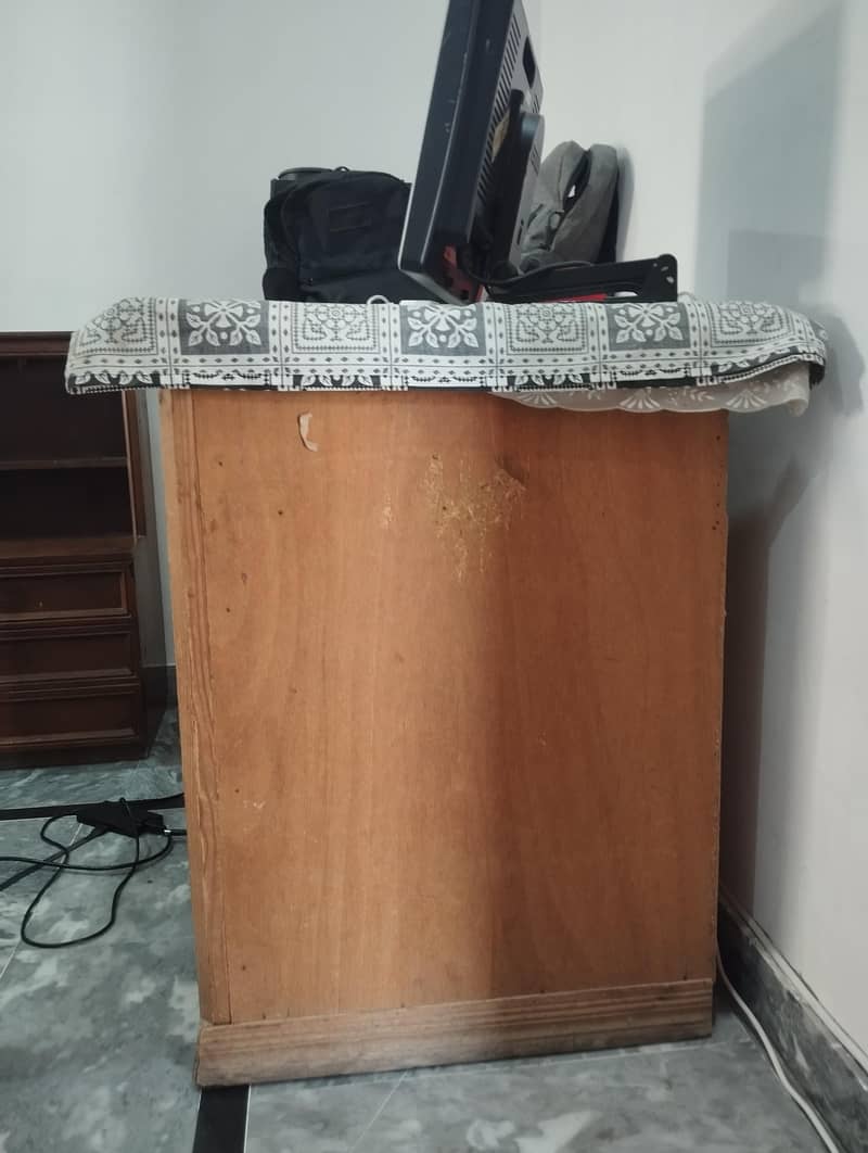 Wooden computer table 0