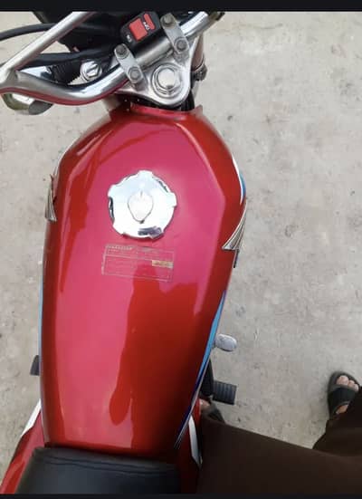 Honda 125 in lush condition (biometric available) number 03162487473
