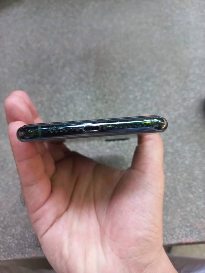 Apple iPhone 11 Pro Max 1