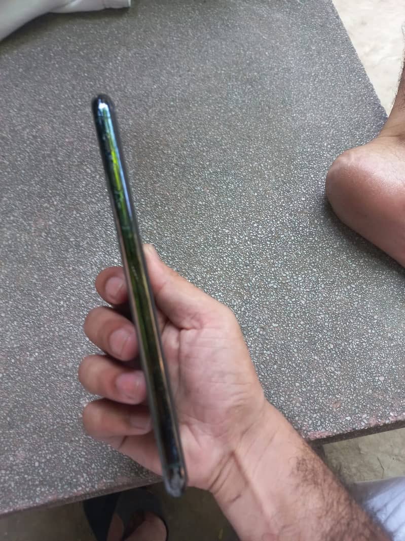 Apple iPhone 11 Pro Max 2