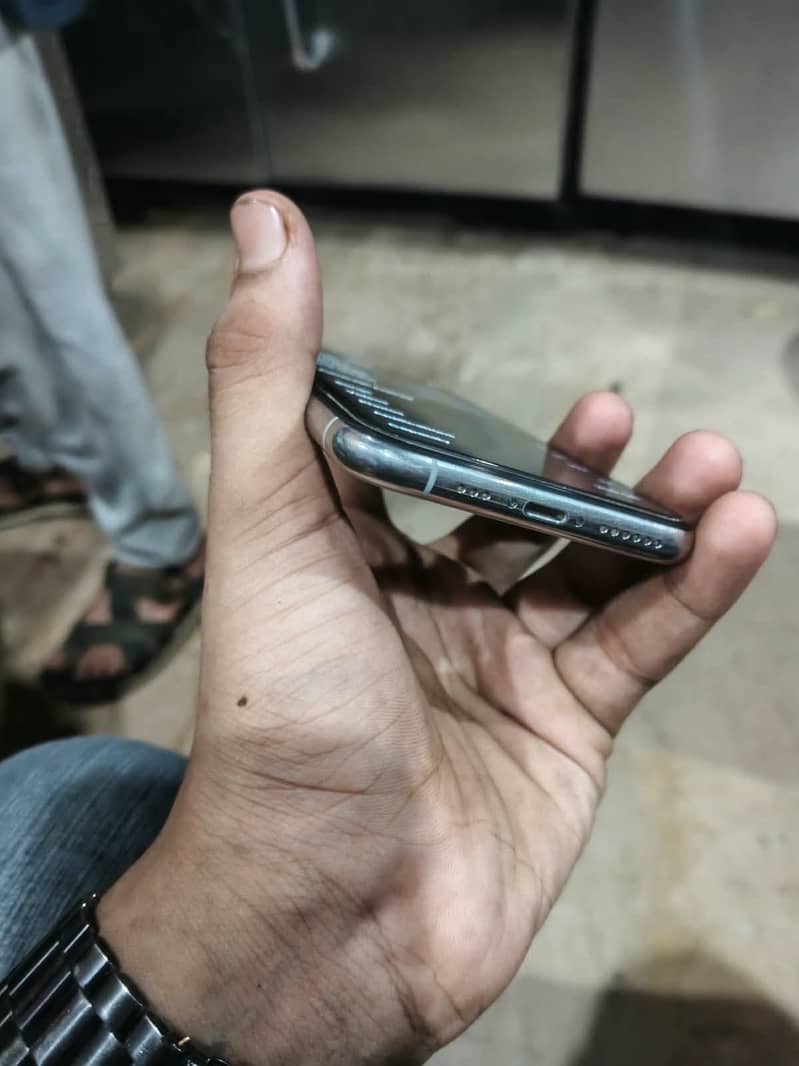 Apple iPhone 11 Pro 2