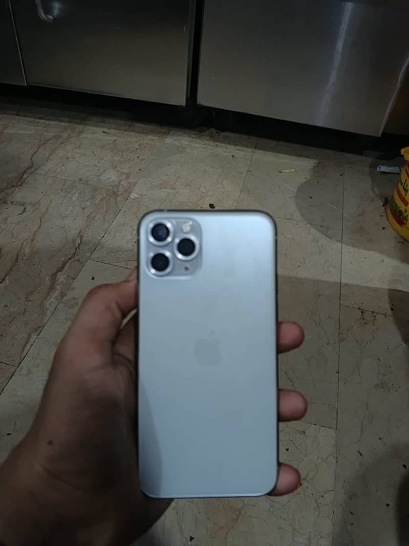 Apple iPhone 11 Pro 4