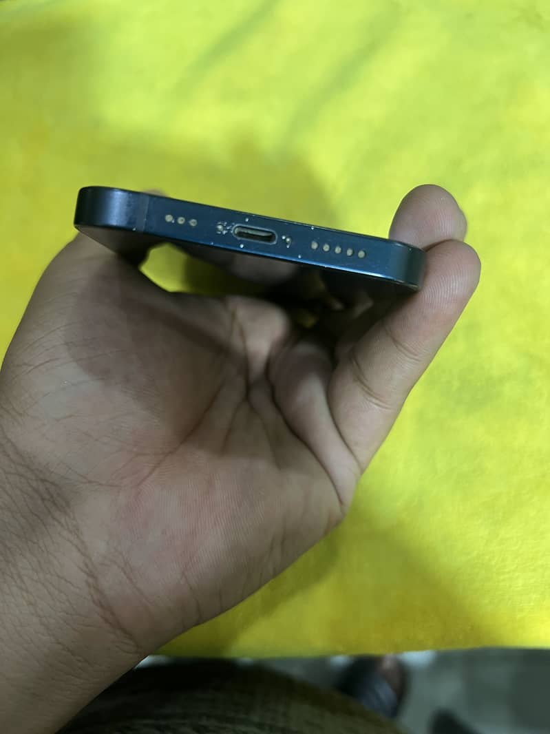 Apple iPhone 13 5