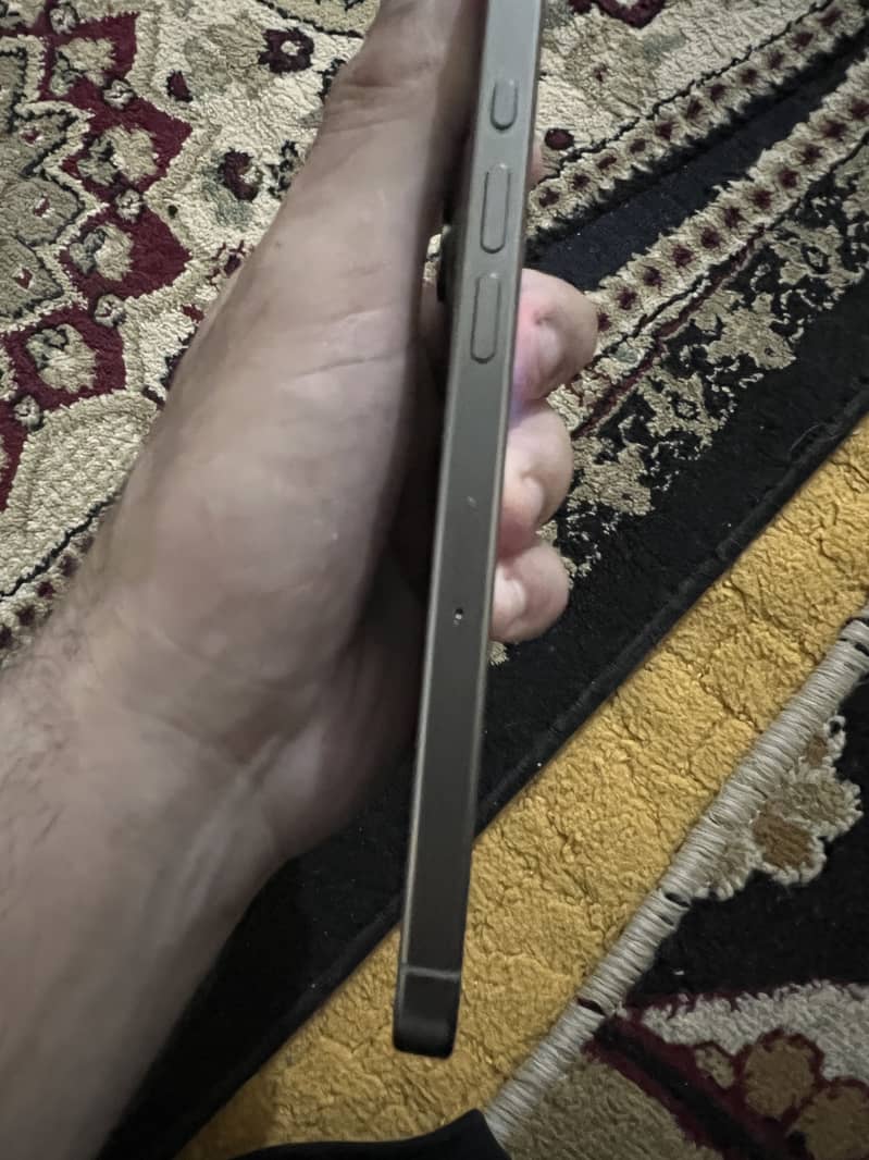 Apple iPhone 15 Pro Max 2