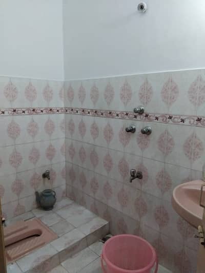 three bed lounge portion for rent in johar