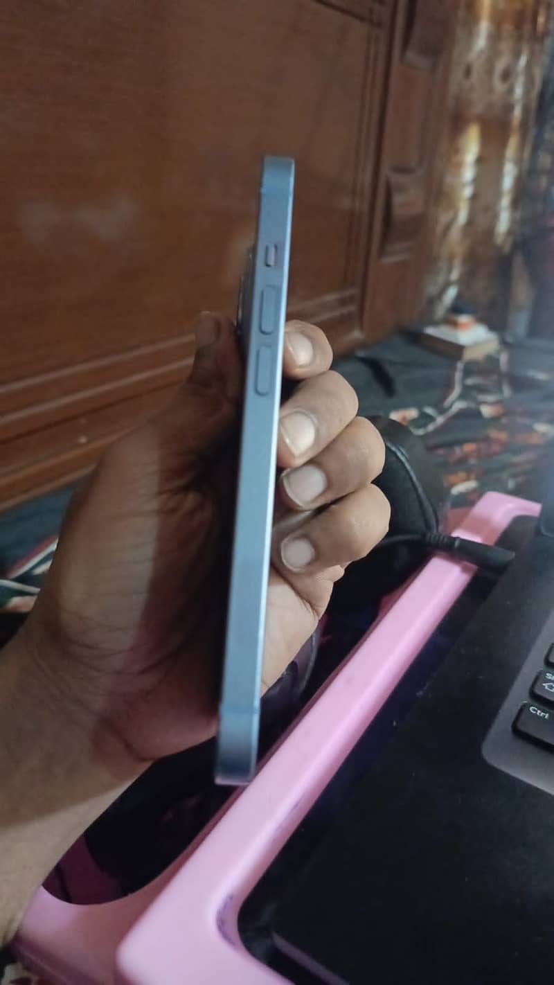Apple iPhone 14 3