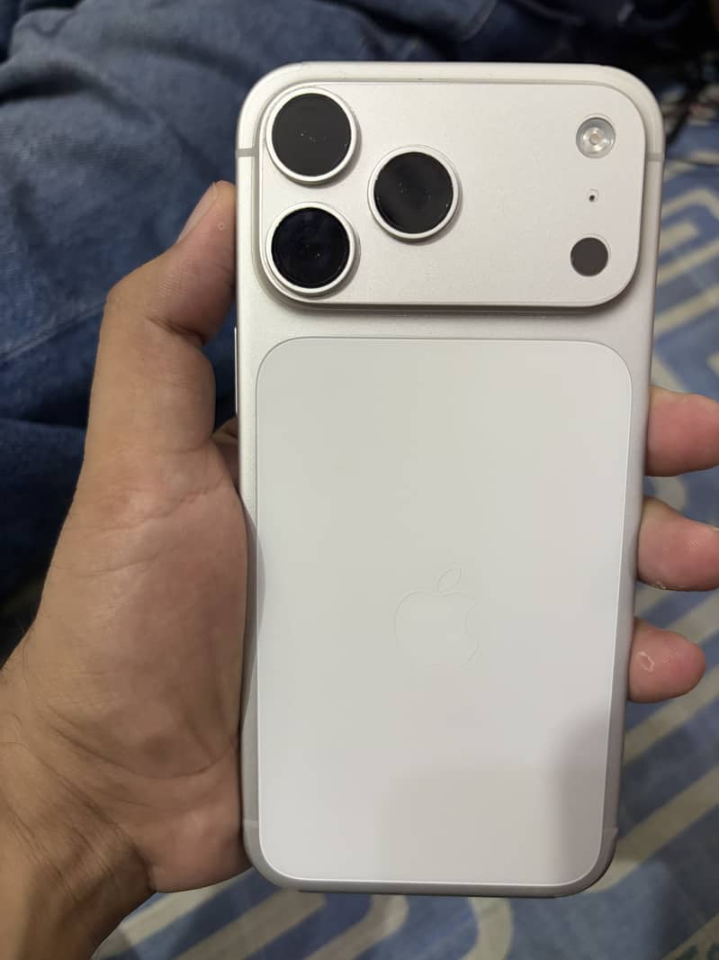 Apple iPhone 17 Pro Max 0