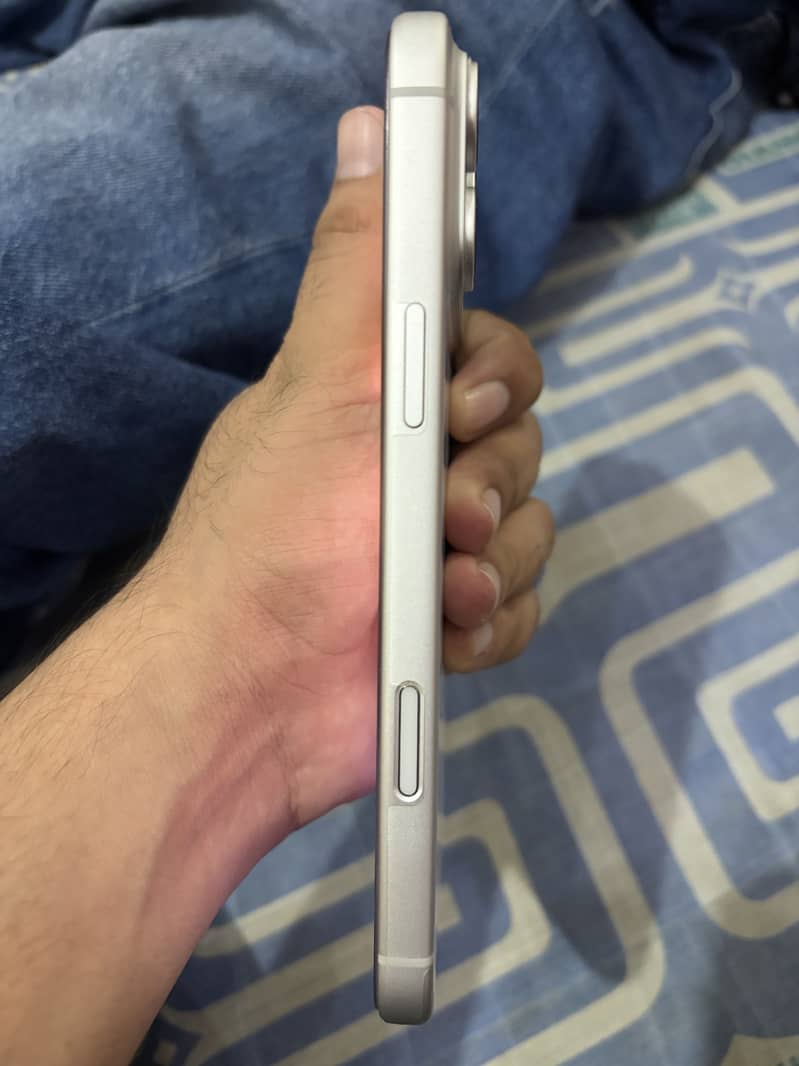 Apple iPhone 17 Pro Max 2