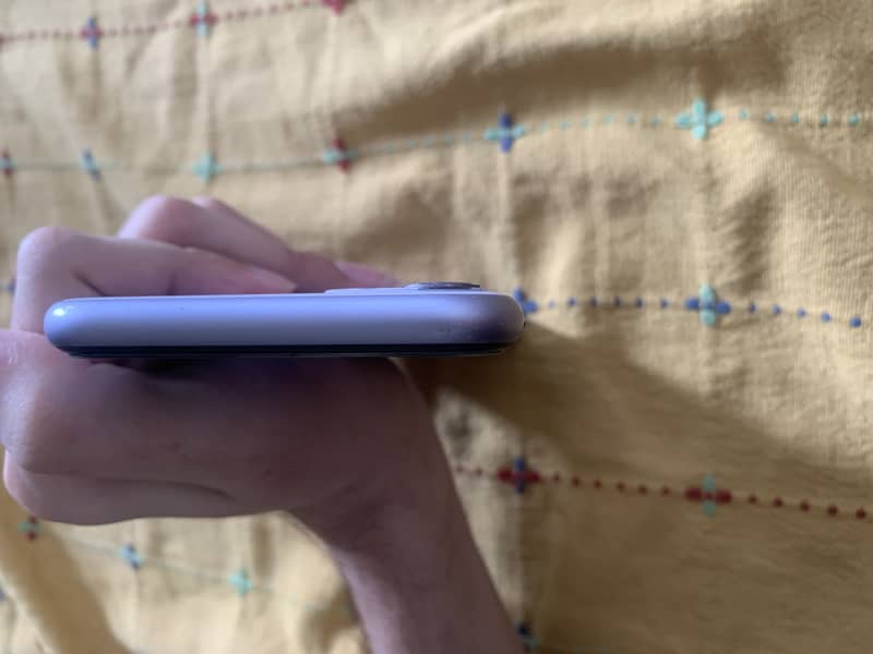Apple iPhone 11 3