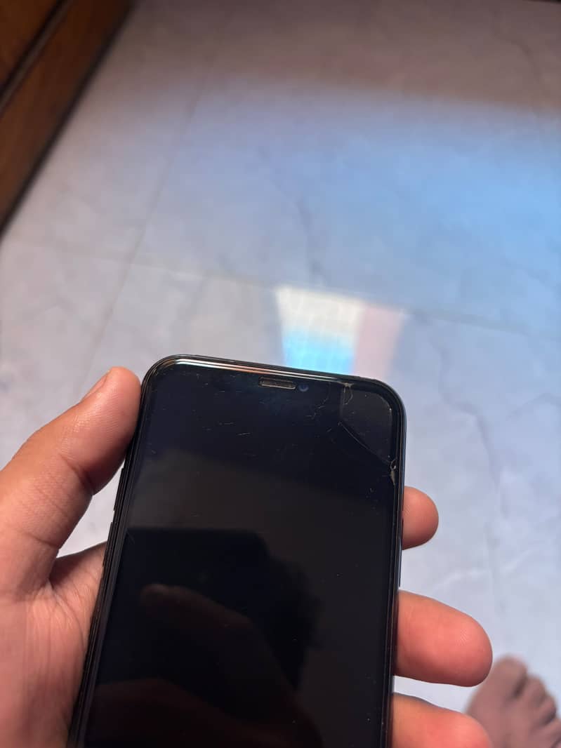 Apple iPhone 11 Pro 4