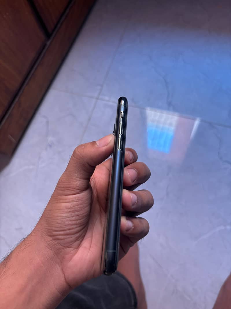 Apple iPhone 11 Pro 6