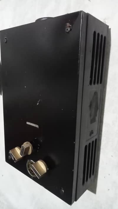 Instant Gas Geyser 8 Liter In 100% Working Condition