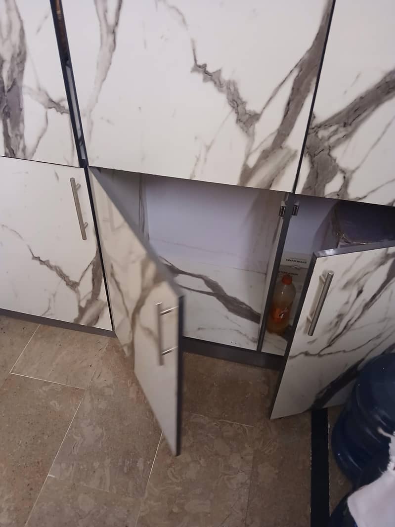 Amira , divider 1